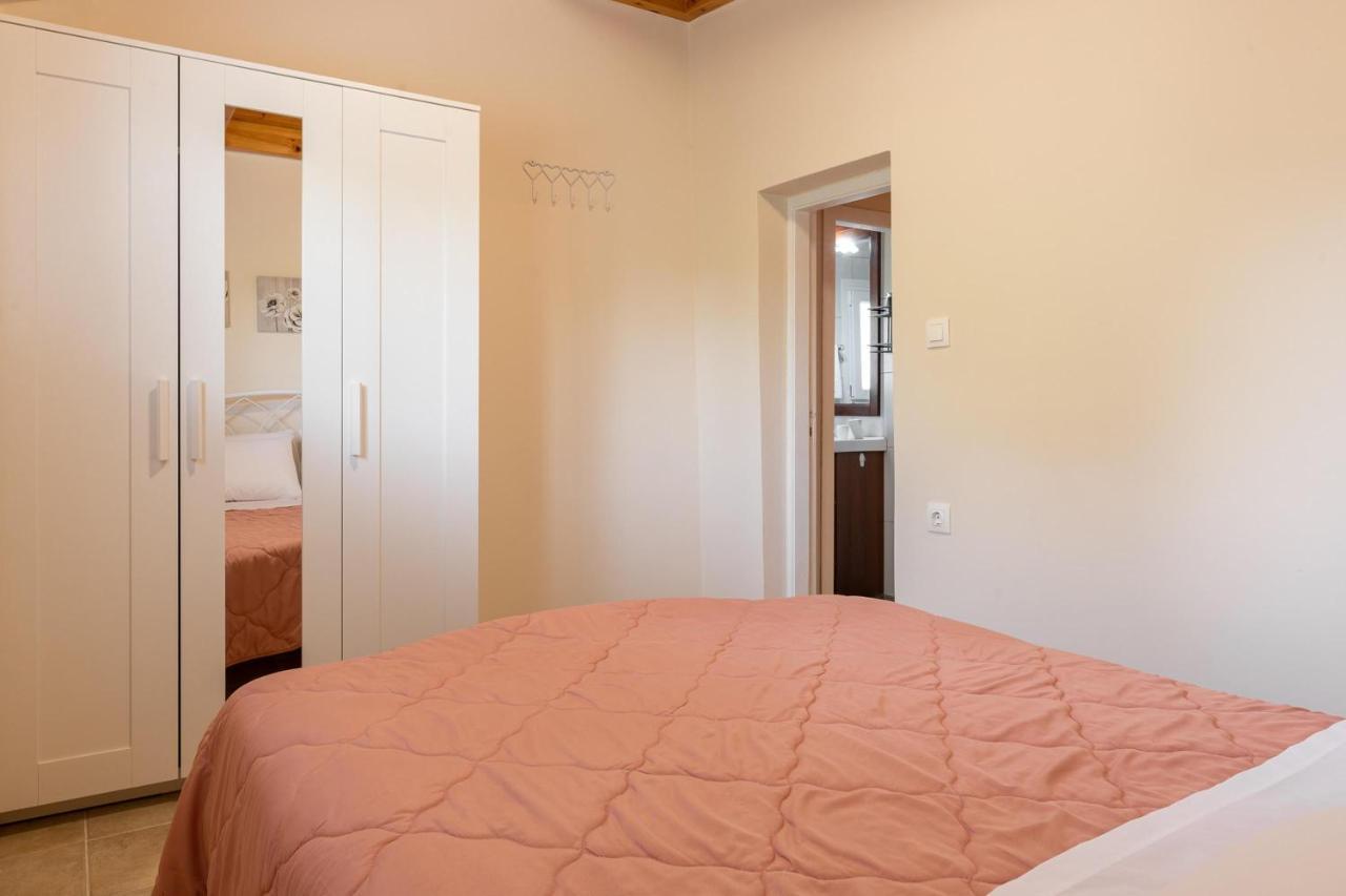 Mikros Paradeisos Appartement Theológos